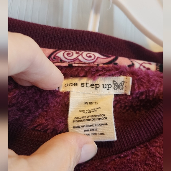 Robe Longue Manches Longues Pour Fille, Taille 10, Rouge, Marque Speechless. Avec Ses étiquettes, Jamais Portée ! Parfaite Pour Les Cérémonies Ou Tous Les Jours, Longueur Sous Le Genou. Un Basique Tout Doux.